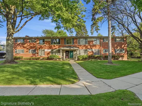 1245 Derby Rd #7, Birmingham, MI 48009