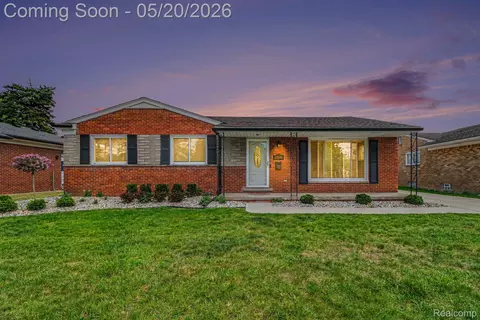 29146 Bonnie Dr, Warren, MI 48093