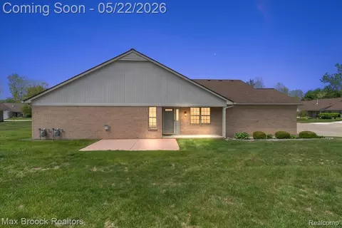 25258 Julianna Dr, Chesterfield, MI 48051