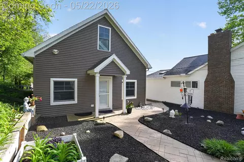 6548 Buckshore Dr, Whitmore Lake, MI 48189