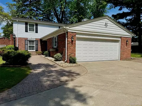 38552 Macintosh Ct, Clinton Township, MI 48036