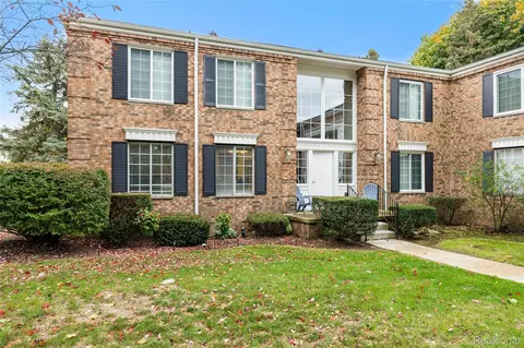 635 E Fox Hills Dr #41, Bloomfield Hills, MI 48304