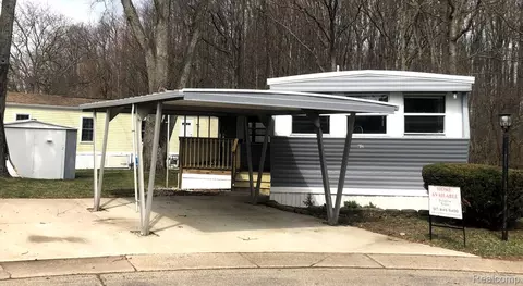 612 Holly Ct, Jonesville, MI 49250