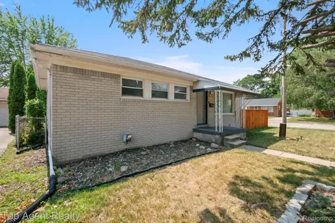 24610 Adlai Ave, Eastpointe, MI 48021