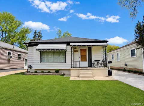24684 Lambrecht Ave, Eastpointe, MI 48021