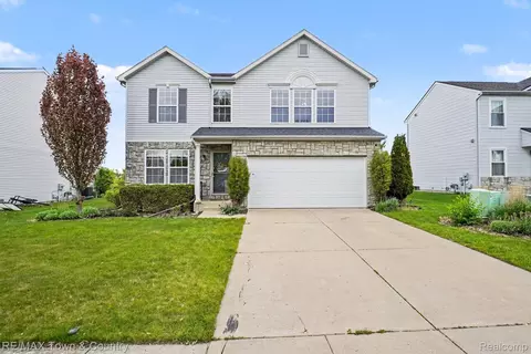 3253 Pine Run Dr, Clayton, MI 48473