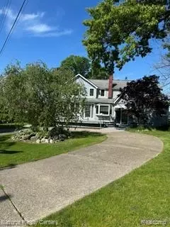 3453 Ormond Rd, White Lake, MI 48383