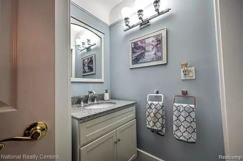 Bath - 3453 Ormond Rd, White Lake, MI 48383 photo 2 of 2