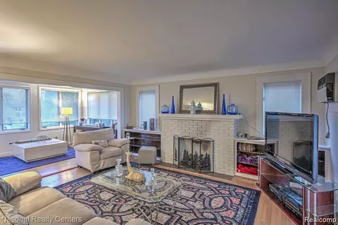 Living - 3453 Ormond Rd, White Lake, MI 48383 photo 3 of 5