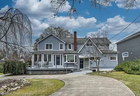 3453 Ormond Rd, White Lake, MI 48383