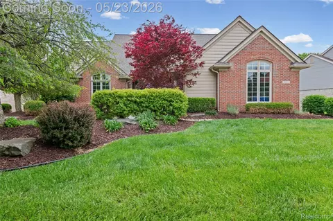 51013 W Hills Dr, Plymouth, MI 48170