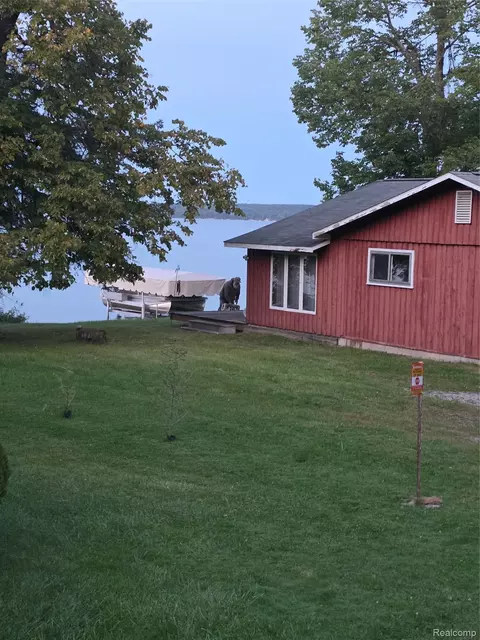5136 Hardwood Trl, Alcona, MI 49747