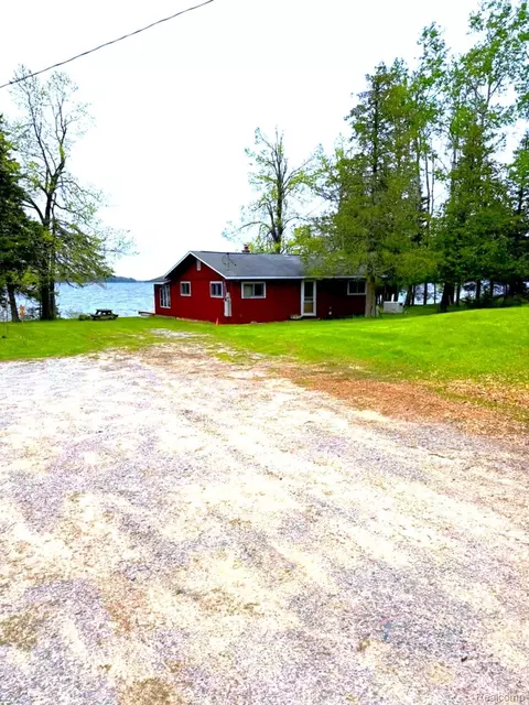 5136 Hardwood Trl, Alcona, MI 49747