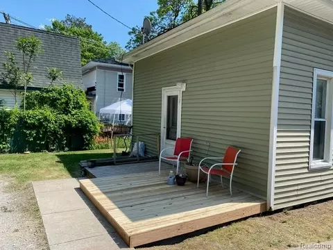 Exterior - 504 E Clinton St, Howell, MI 48843 photo 3 of 4