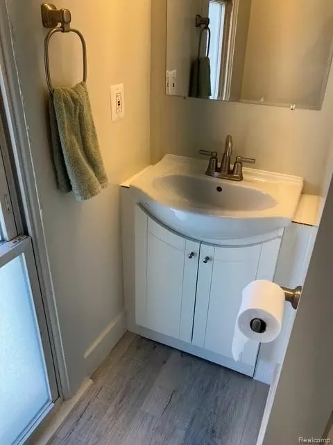 Bath - 504 E Clinton St, Howell, MI 48843 photo 1 of 3