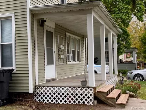 Exterior - 504 E Clinton St, Howell, MI 48843 photo 2 of 4