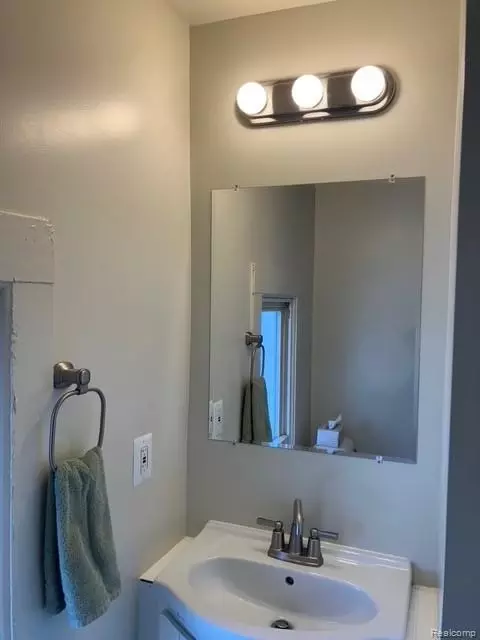 Bath - 504 E Clinton St, Howell, MI 48843 photo 2 of 3