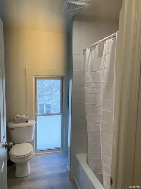 Bath - 504 E Clinton St, Howell, MI 48843 photo 3 of 3