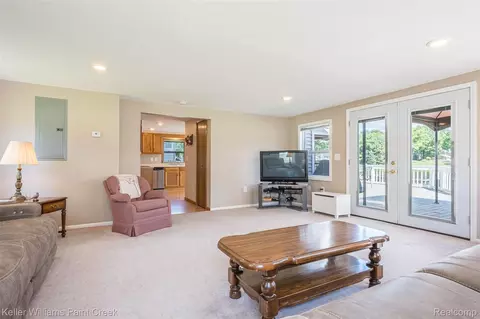 Living - 1379 Sioux St, Gladwin, MI 48624 photo 4 of 5