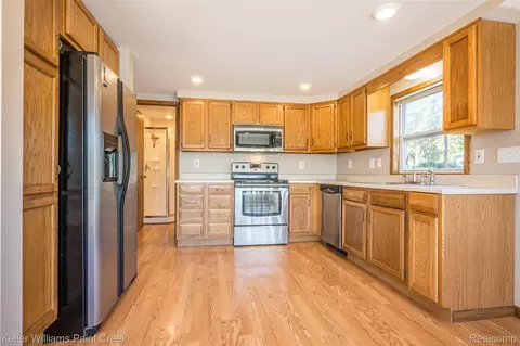 Kitchen - 1379 Sioux St, Gladwin, MI 48624 photo 2 of 4