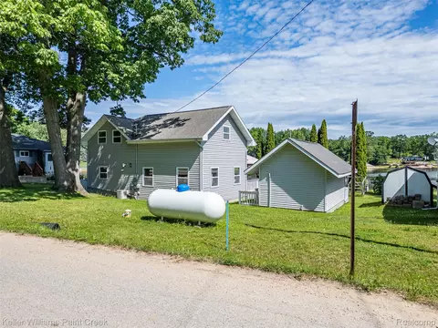 Exterior - 1379 Sioux St, Gladwin, MI 48624 photo 7 of 15