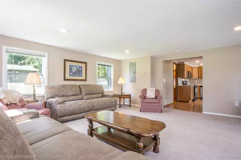Living - 1379 Sioux St, Gladwin, MI 48624 photo 5 of 5