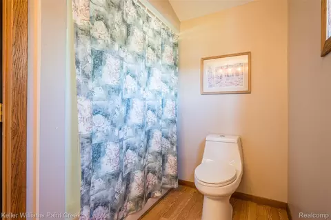 Bath - 1379 Sioux St, Gladwin, MI 48624 photo 3 of 4