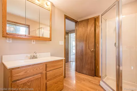 Bath - 1379 Sioux St, Gladwin, MI 48624 photo 1 of 4