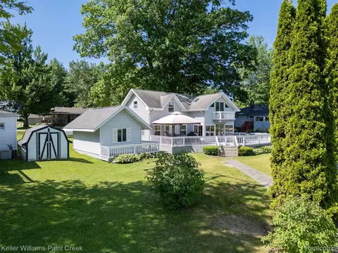 Exterior - 1379 Sioux St, Gladwin, MI 48624 photo 5 of 15