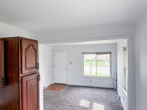 2266 John B Ave, Warren, MI 48091 photo 3