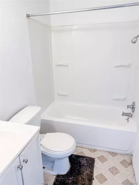 2266 John B Ave, Warren, MI 48091 photo 7