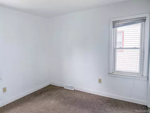 2266 John B Ave, Warren, MI 48091 photo 9
