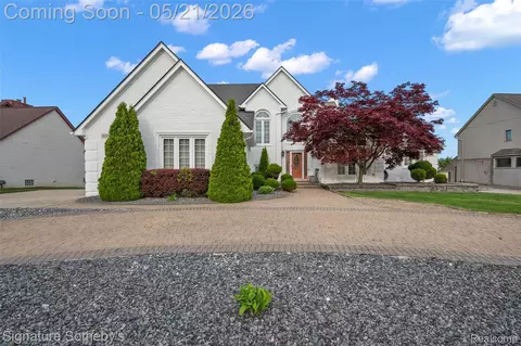 42280 Locklin Dr, Sterling Heights, MI 48314