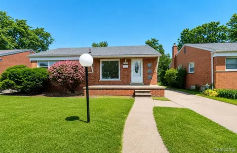 6690 Deering St, Garden City, MI 48135