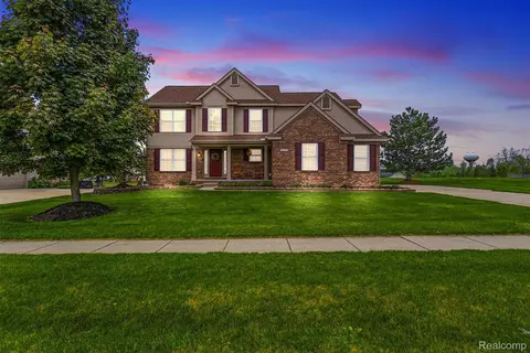 6158 Lismore Cir, Grand Blanc, MI 48439