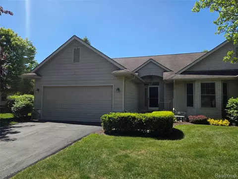 6102 Doveplum Dr, Brighton, MI 48116