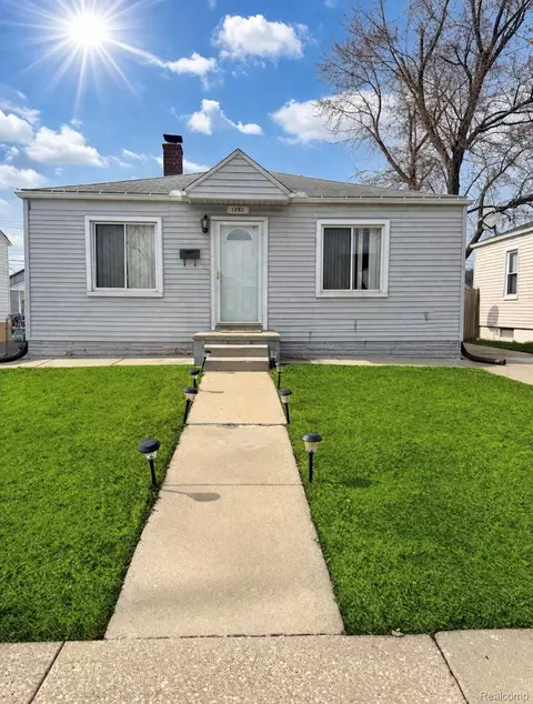 1282 Applewood Ave, Lincoln Park, MI 48146