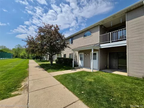 771 Clubhouse Dr, Ypsilanti, MI 48197