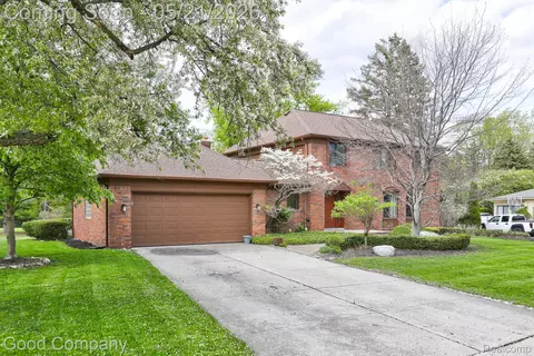 2584 Devonwood Dr, Troy, MI 48098