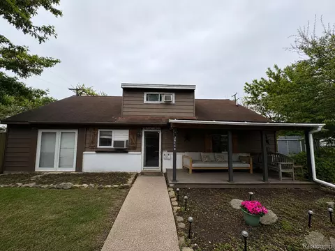 26148 Lamour St, Harrison, MI 48045