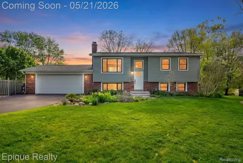 2669 Ripple Ct, White Lake, MI 48383