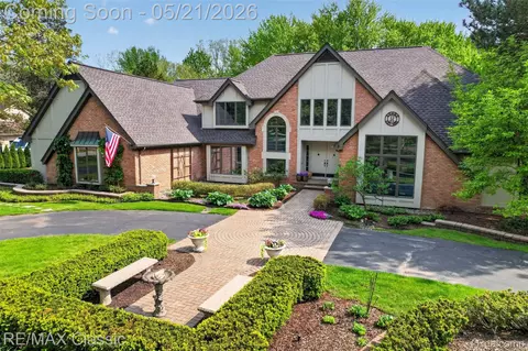 115 W Hickory Grove Rd, Bloomfield Hills, MI 48304