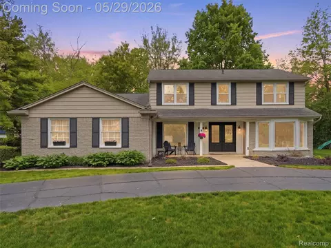 3324 Hartslock Woods Dr, West Bloomfield, MI 48322