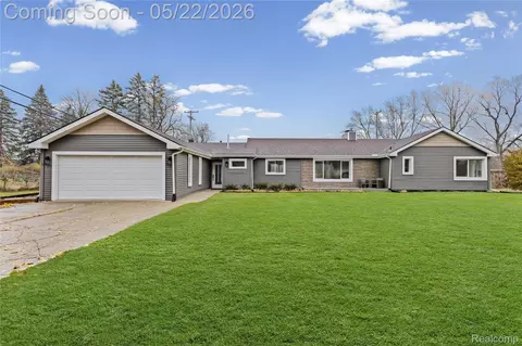 3460 Clayton Ave, Waterford, MI 48329