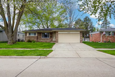30809 Elmhurst Dr, Madison Heights, MI 48071