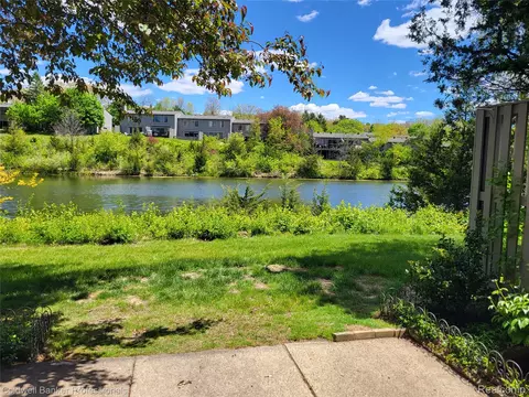 740 Peninsula Ct, Ann Arbor, MI 48105