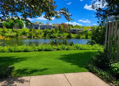 740 Peninsula Ct, Ann Arbor, MI 48105