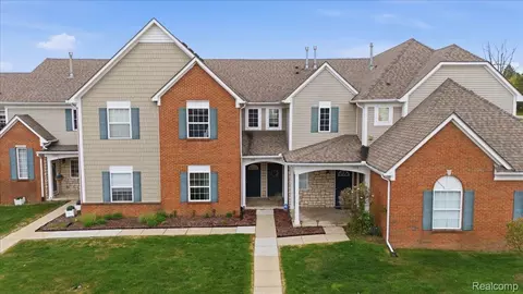 1980 Monarch Dr #23, Shelby Township, MI 48316