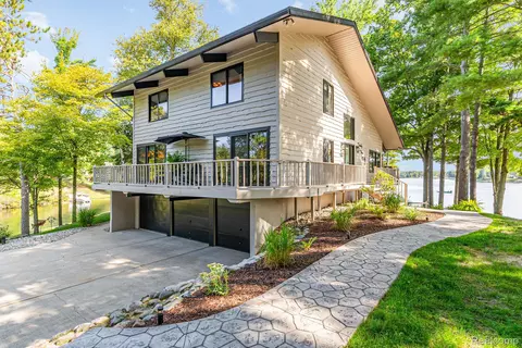 Exterior - 2380 Islanders Way, Gladwin, MI 48624 photo 3 of 7