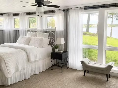Bedroom - 2380 Islanders Way, Gladwin, MI 48624 photo 6 of 7